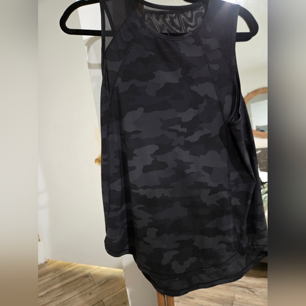 Lululwmon Black Gray Camo Athletic Tank Top